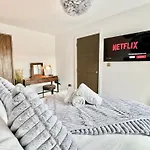 Carillon 60 With Free Secure Parking * York