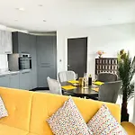 Carillon 60 With Free Secure Parking *