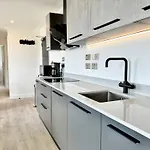 Carillon 60 With Free Secure Parking * York