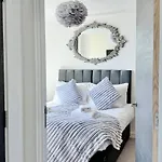 Carillon 60 With Free Secure Parking Appartement York