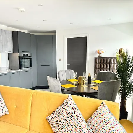 Carillon 60 With Free Secure Parking *