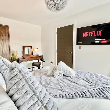 Carillon 60 With Free Secure Parking * York