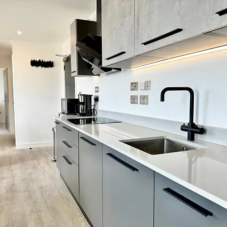 Carillon 60 With Free Secure Parking * York