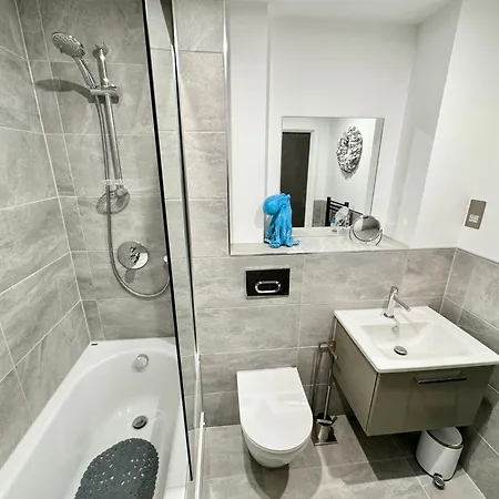 Carillon 60 With Free Secure Parking * York