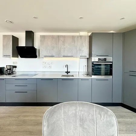 Carillon 60 With Free Secure Parking Apartment