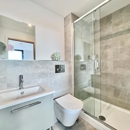 Carillon 60 With Free Secure Parking Apartment York