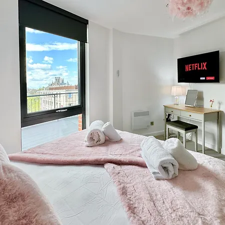 Carillon 60 With Free Secure Parking York