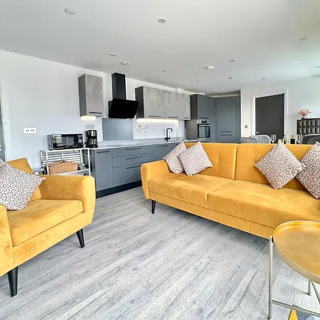 Carillon 60 With Free Secure Parking Apartment